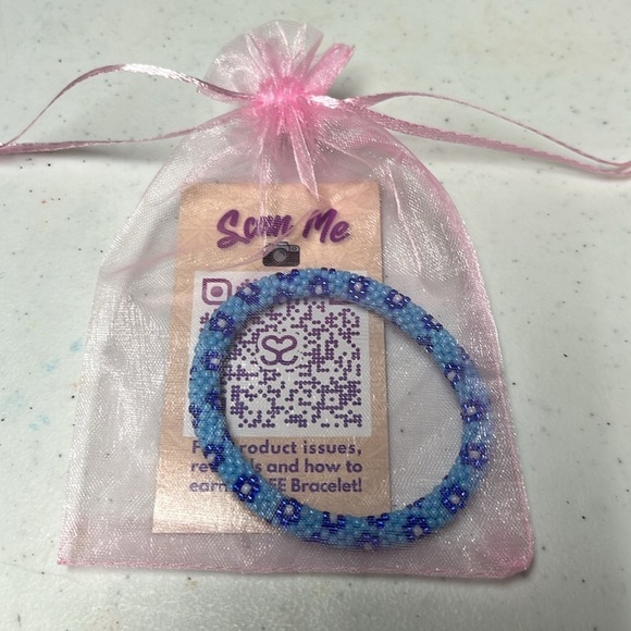 Sashka Blue Bell Beaded Bracelet - Picture 3 of 12